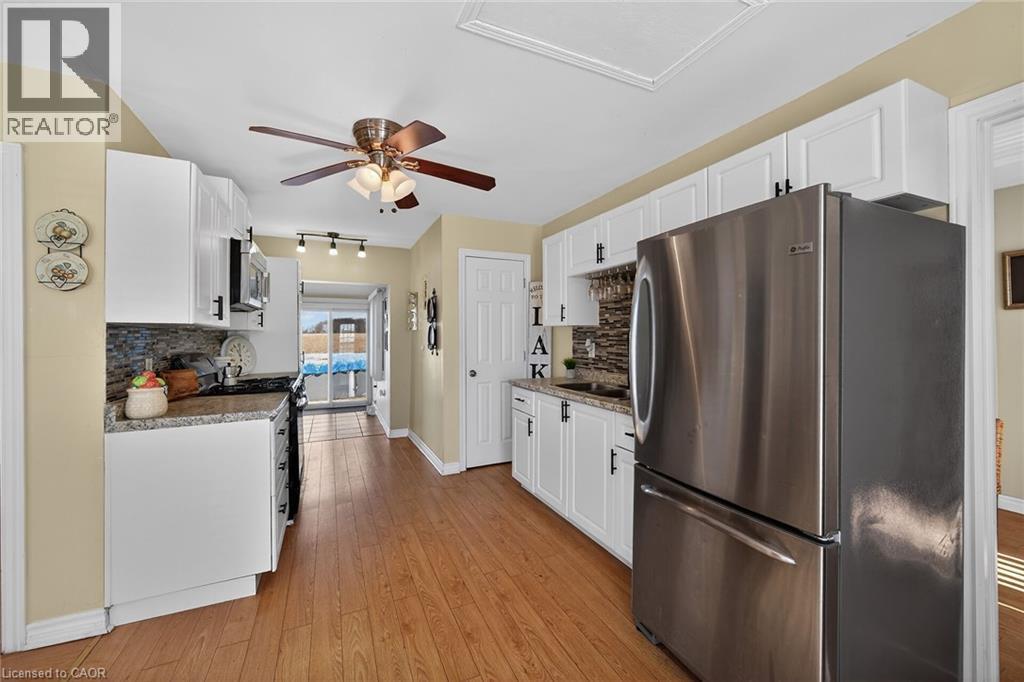 87 Lakeshore Road, Haldimand, ON - Indoor Photo Showing Kitchen