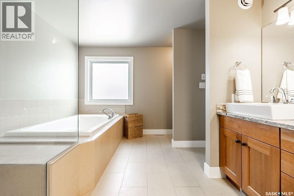 1307 Jackson Avenue, Saskatoon, SK - Indoor Photo Showing Bathroom