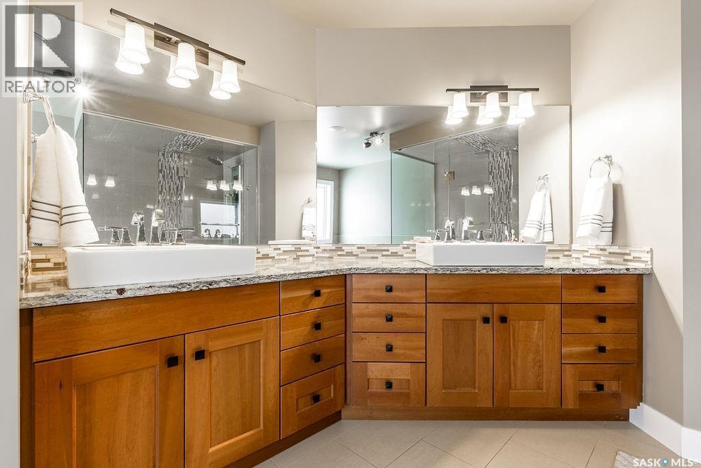 1307 Jackson Avenue, Saskatoon, SK - Indoor Photo Showing Bathroom