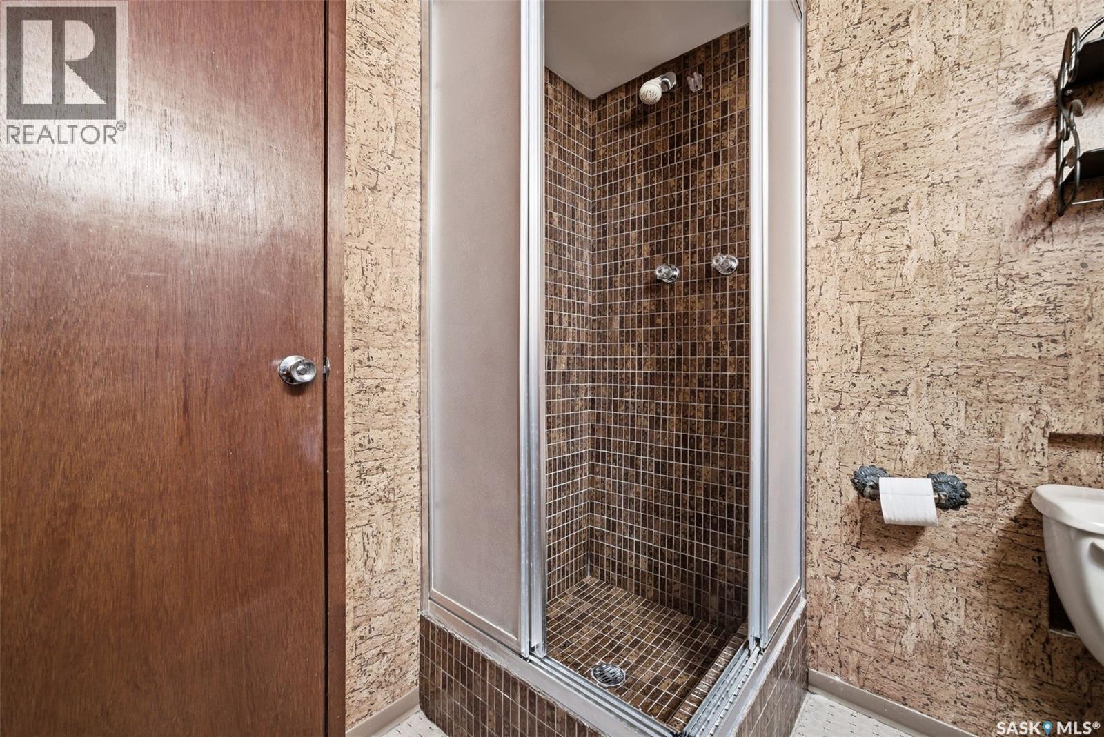 1615 23Rd Avenue, Regina, SK - Indoor Photo Showing Bathroom