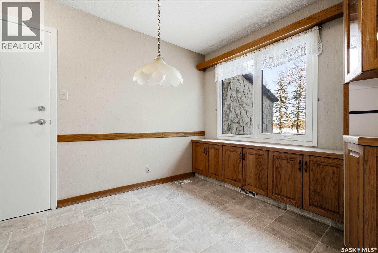 1615 23Rd Avenue, Regina, SK - Indoor Photo Showing Other Room