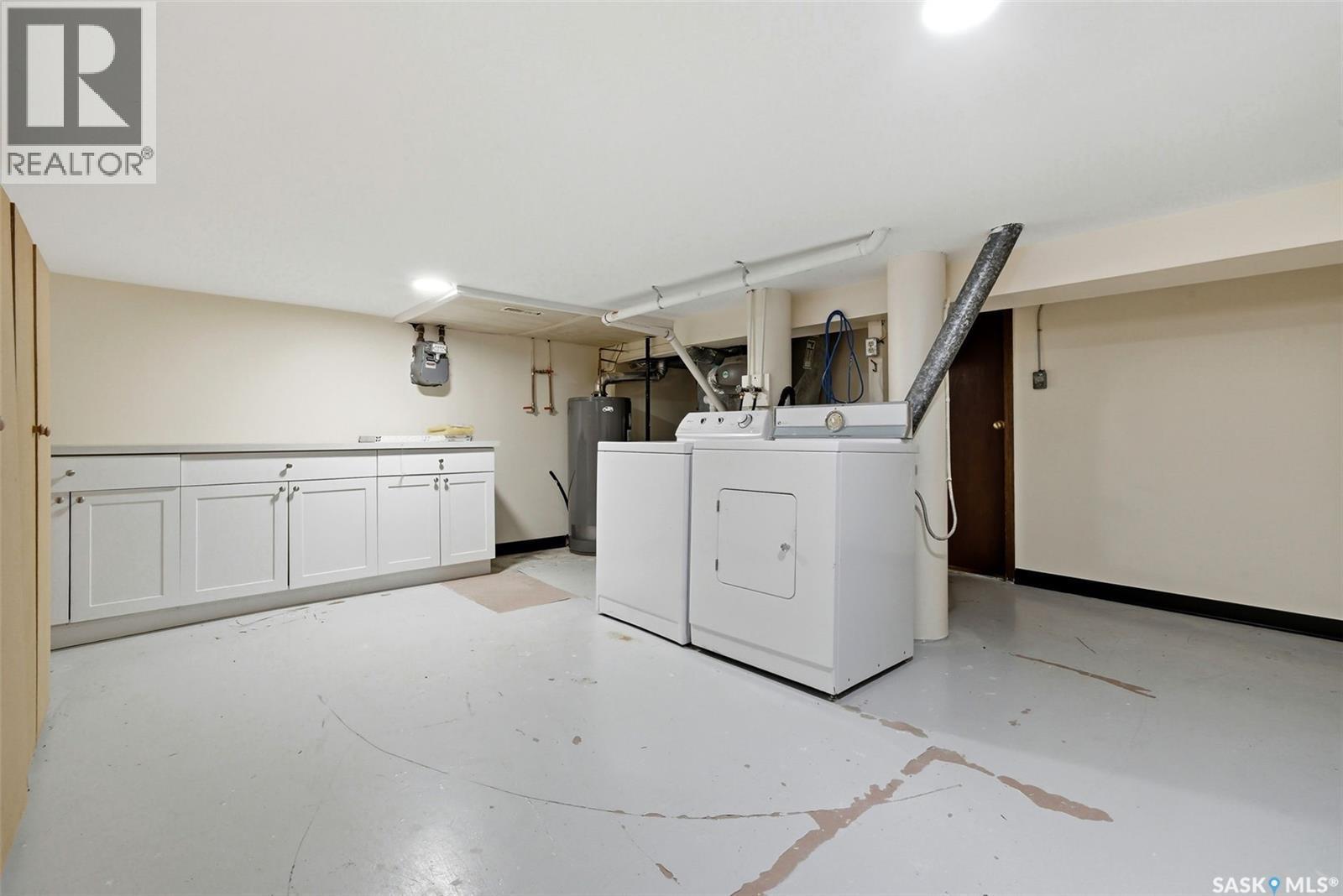 1615 23Rd Avenue, Regina, SK - Indoor Photo Showing Laundry Room
