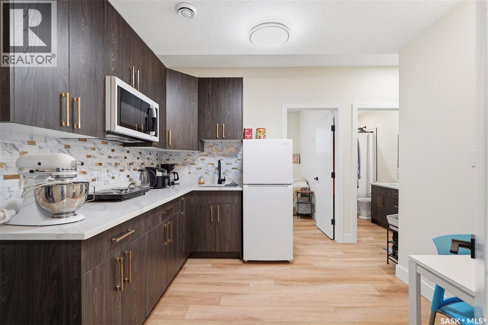 711 Nightingale Road, Saskatoon, SK - Indoor Photo Showing Kitchen