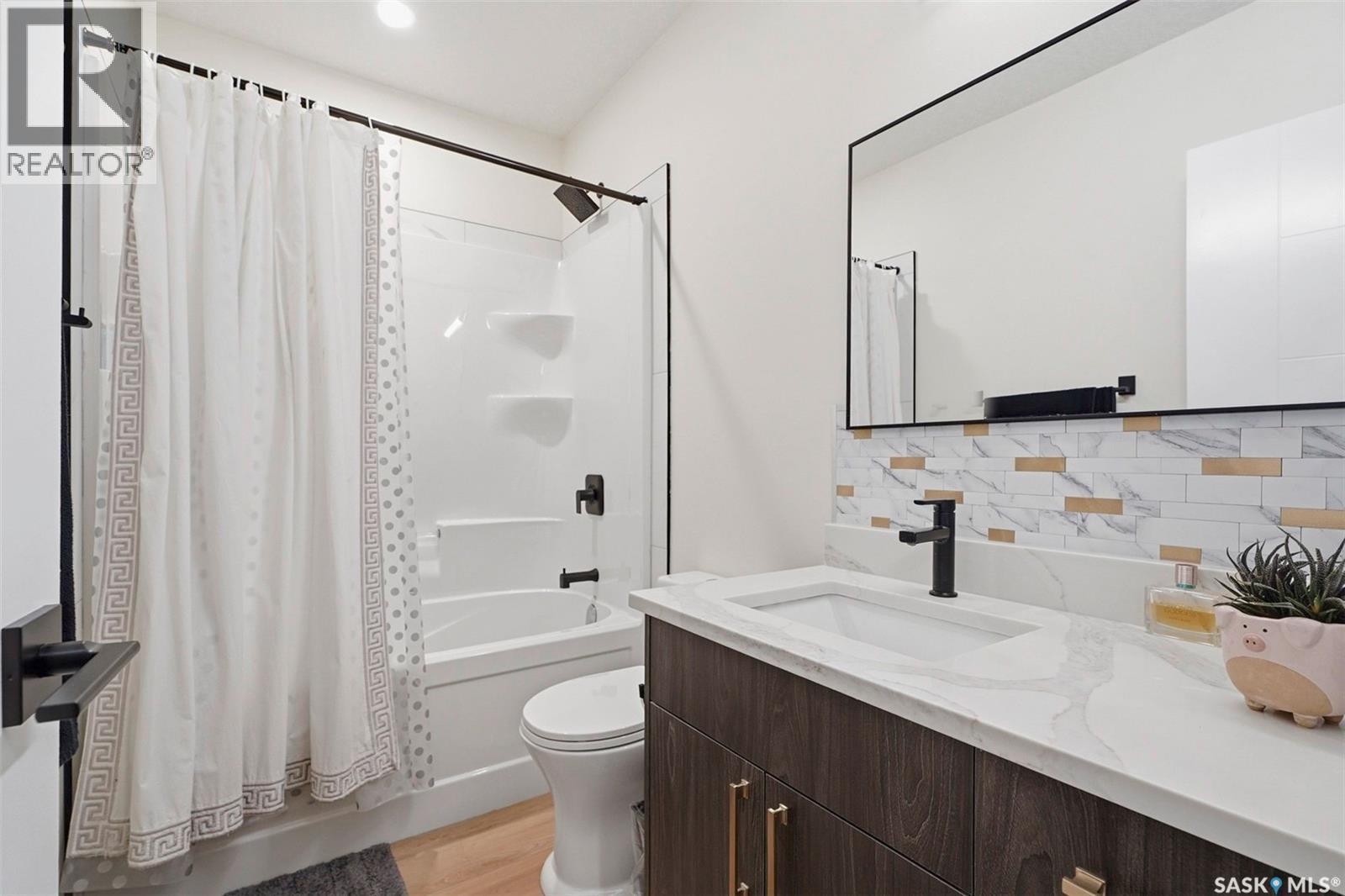 711 Nightingale Road, Saskatoon, SK - Indoor Photo Showing Bathroom