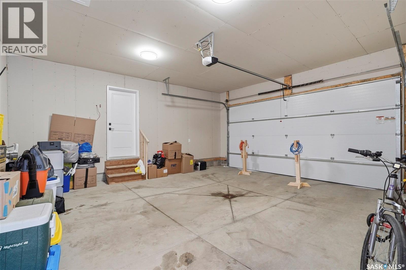 711 Nightingale Road, Saskatoon, SK - Indoor Photo Showing Garage