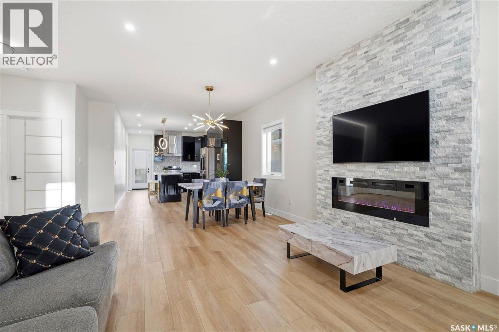 711 Nightingale Road, Saskatoon, SK - Indoor Photo Showing Living Room With Fireplace