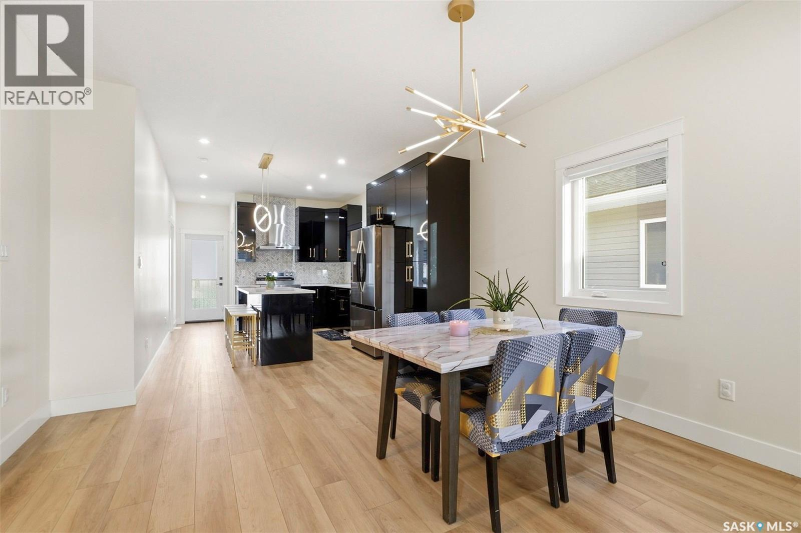 711 Nightingale Road, Saskatoon, SK - Indoor Photo Showing Dining Room