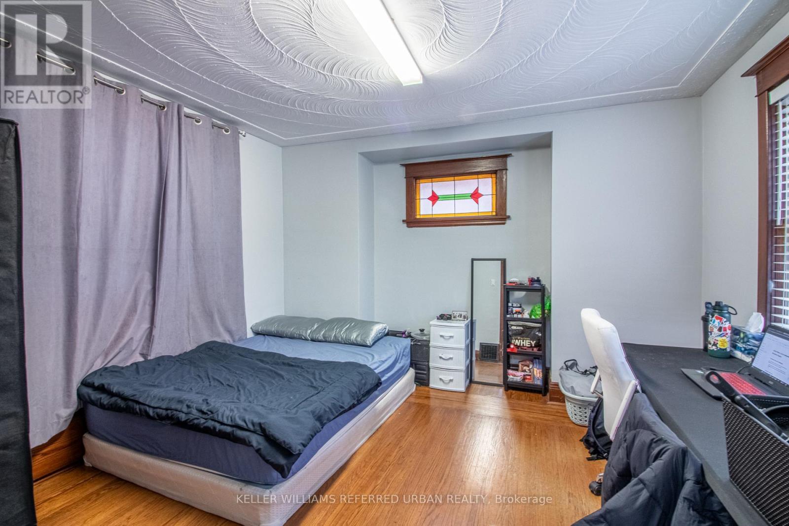 36 Haddon Avenue N, Hamilton, ON - Indoor Photo Showing Bedroom