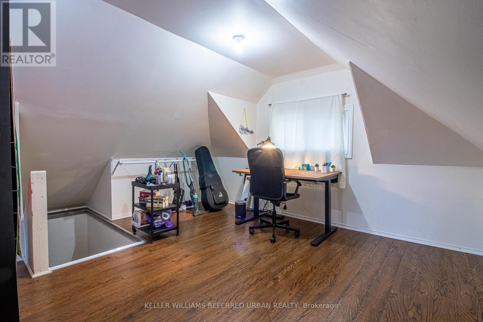 36 Haddon Avenue N, Hamilton, ON - Indoor