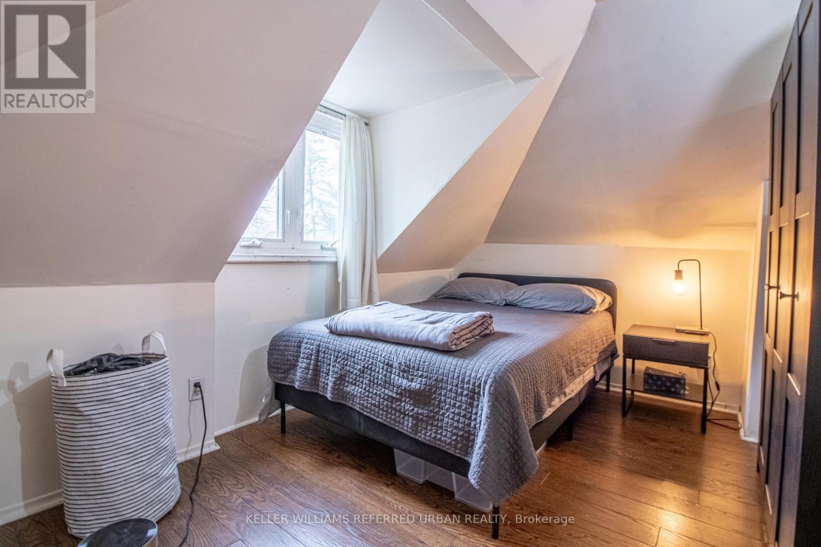 36 Haddon Avenue N, Hamilton, ON - Indoor Photo Showing Bedroom