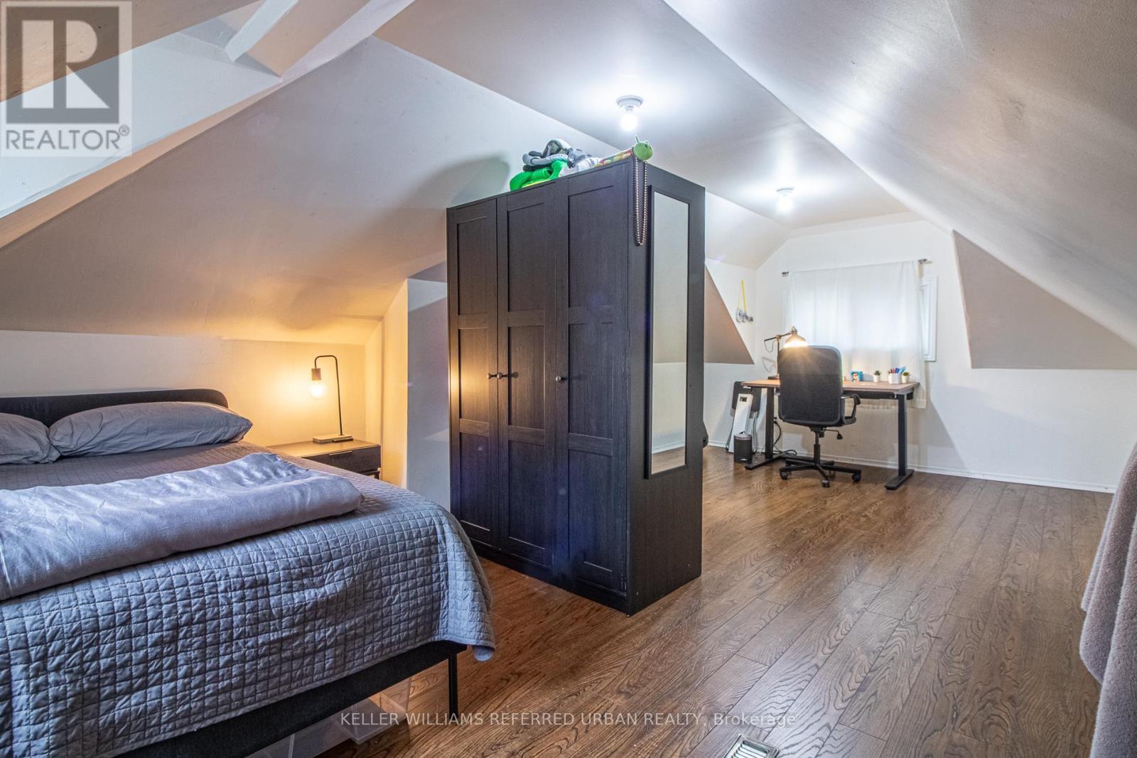 36 Haddon Avenue N, Hamilton, ON - Indoor Photo Showing Bedroom