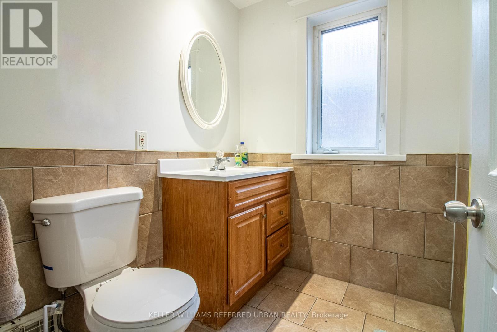36 Haddon Avenue N, Hamilton, ON - Indoor Photo Showing Bathroom
