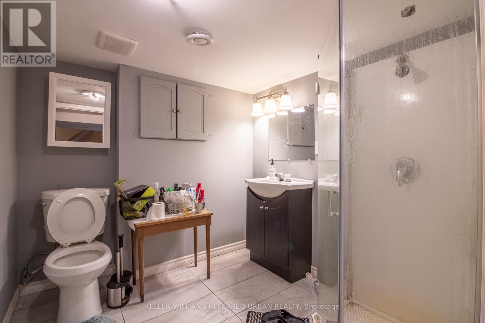 36 Haddon Avenue N, Hamilton, ON - Indoor Photo Showing Bathroom