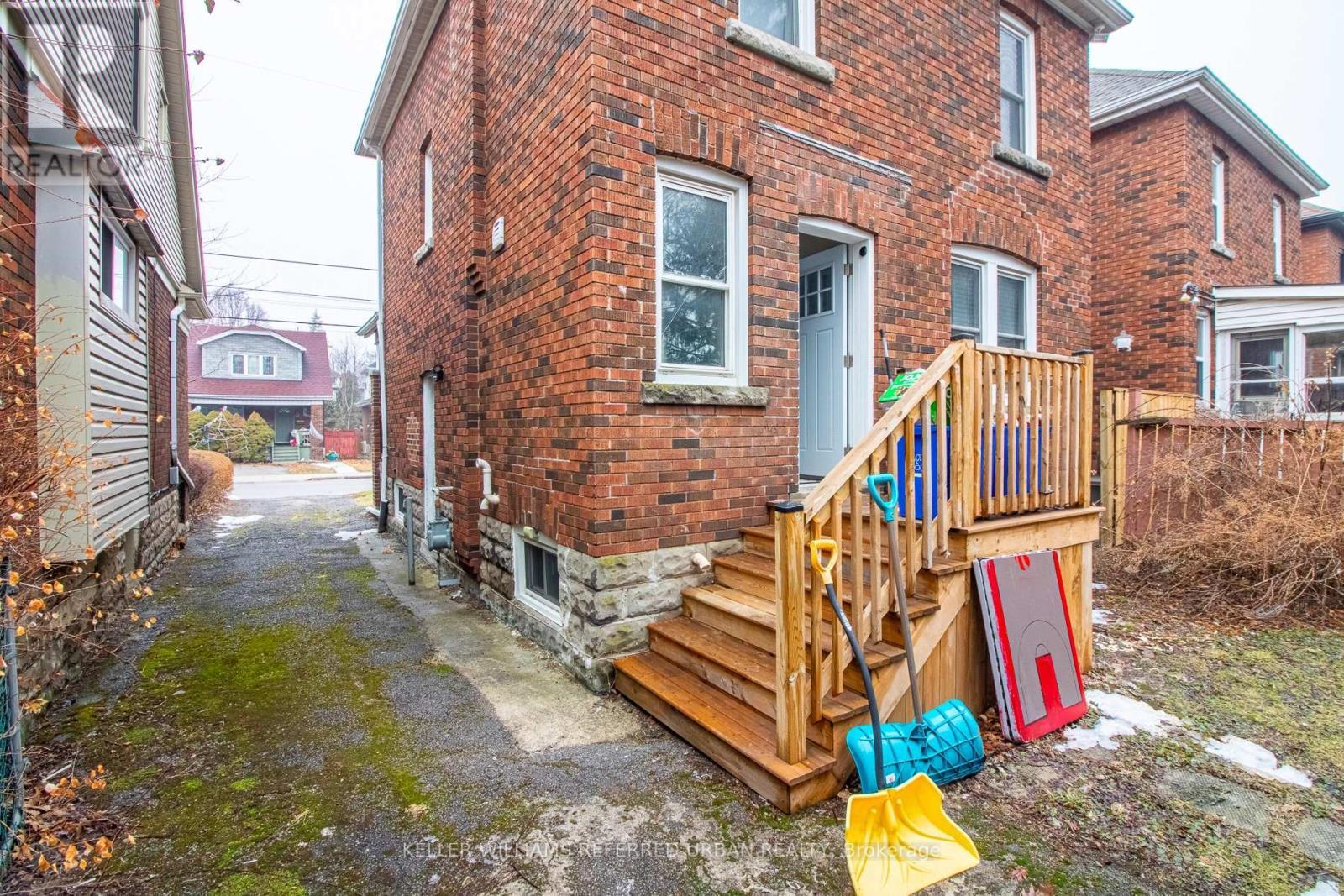 36 Haddon Avenue N, Hamilton, ON - Outdoor With Exterior