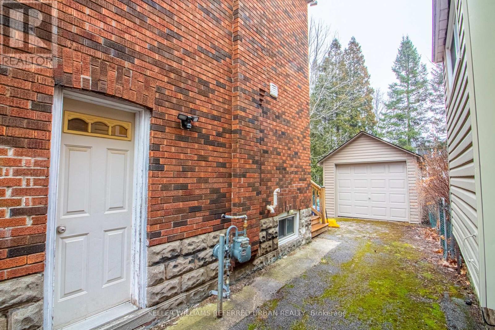 36 Haddon Avenue N, Hamilton, ON - Outdoor With Exterior