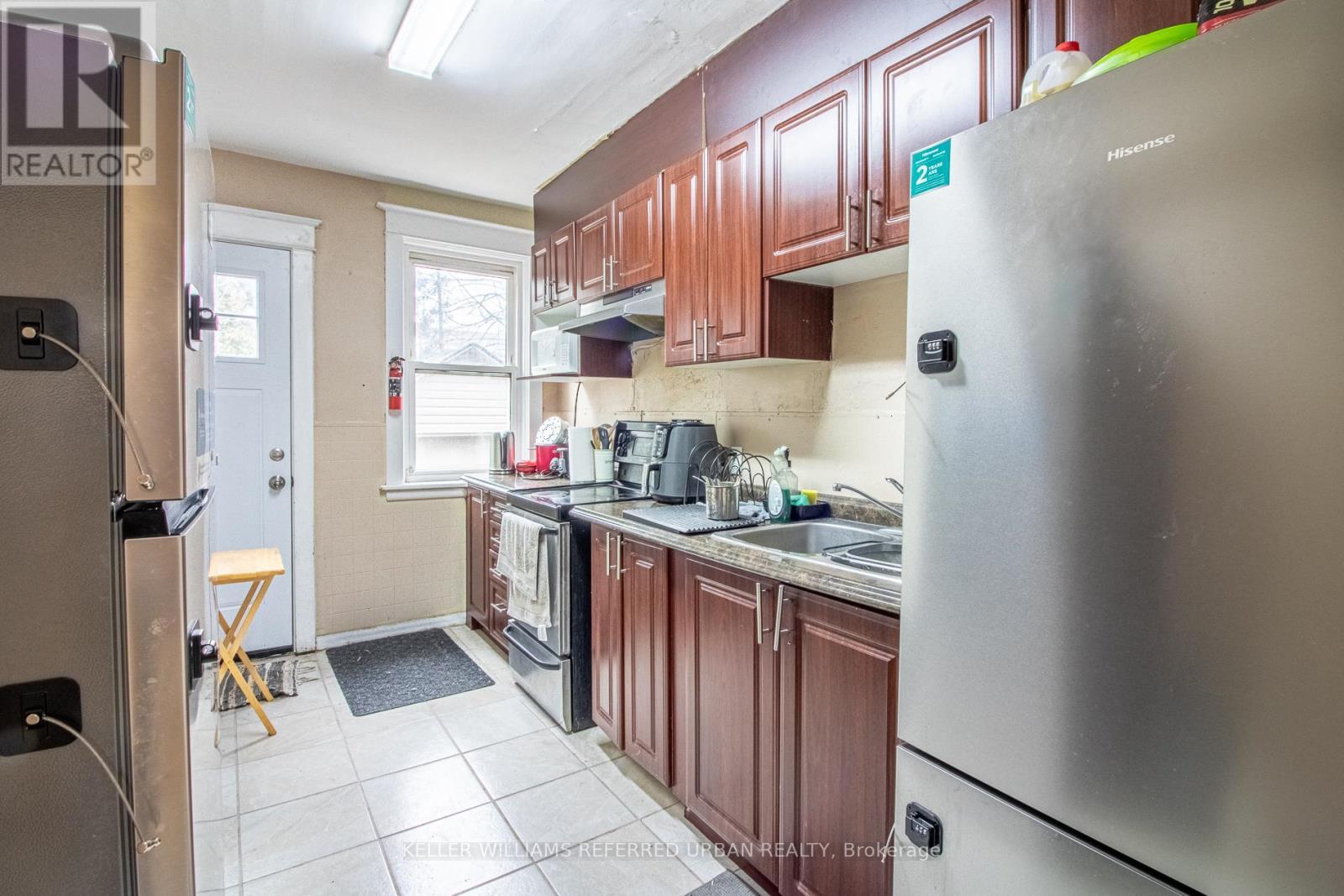 36 Haddon Avenue N, Hamilton, ON - Indoor Photo Showing Kitchen