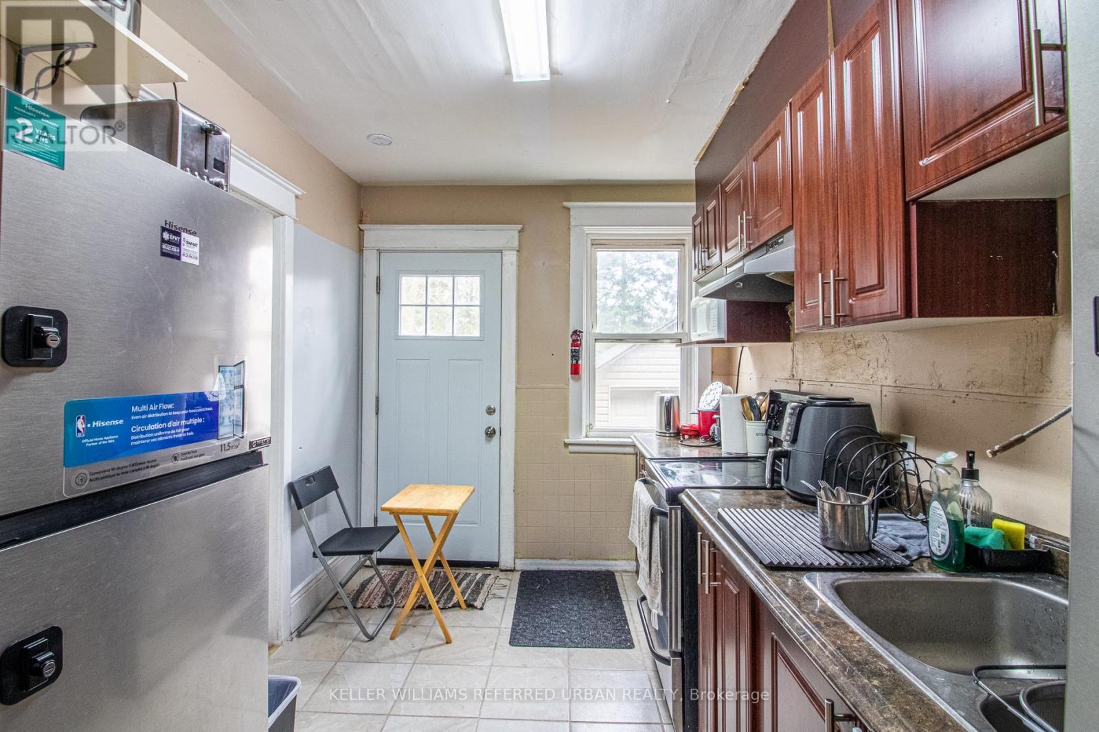 36 Haddon Avenue N, Hamilton, ON - Indoor Photo Showing Kitchen