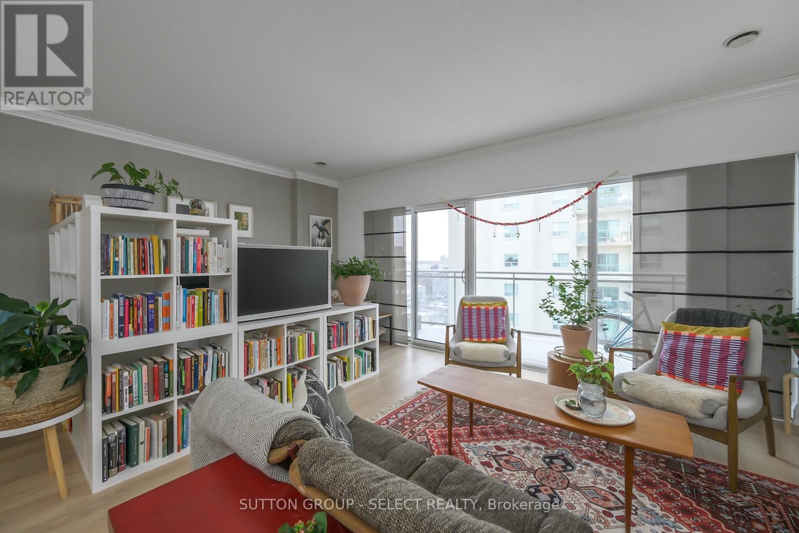 903 - 544 Talbot Street, London East (East E), ON - Indoor Photo Showing Living Room