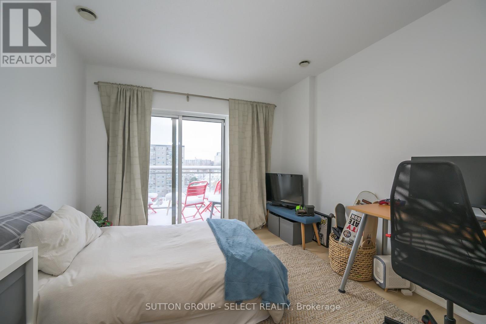 903 - 544 Talbot Street, London East (East E), ON - Indoor Photo Showing Bedroom