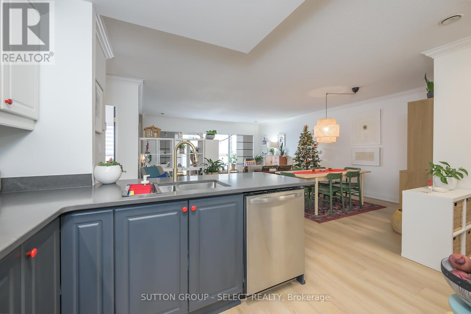 903 - 544 Talbot Street, London East (East E), ON - Indoor Photo Showing Kitchen
