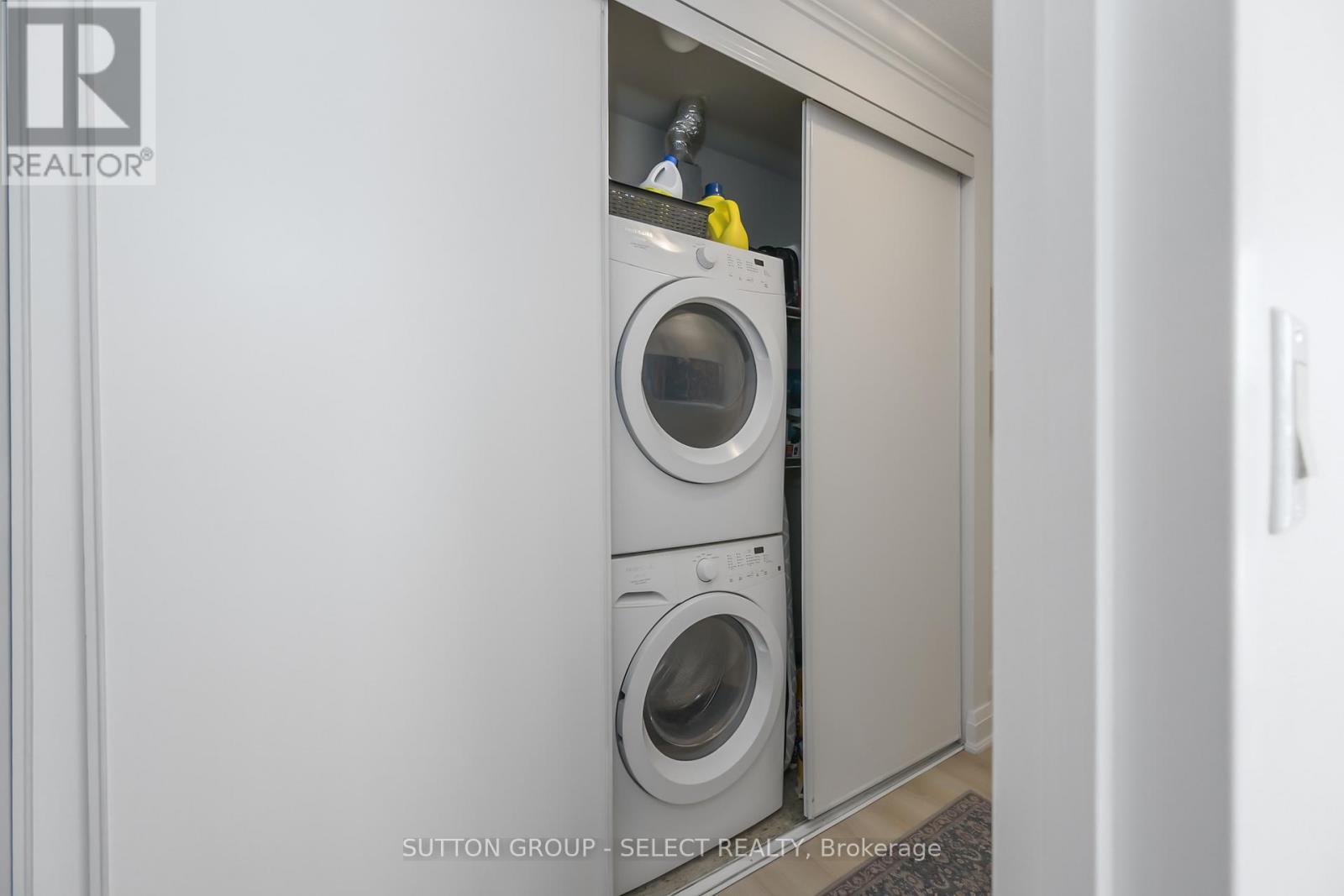 903 - 544 Talbot Street, London East (East E), ON - Indoor Photo Showing Laundry Room