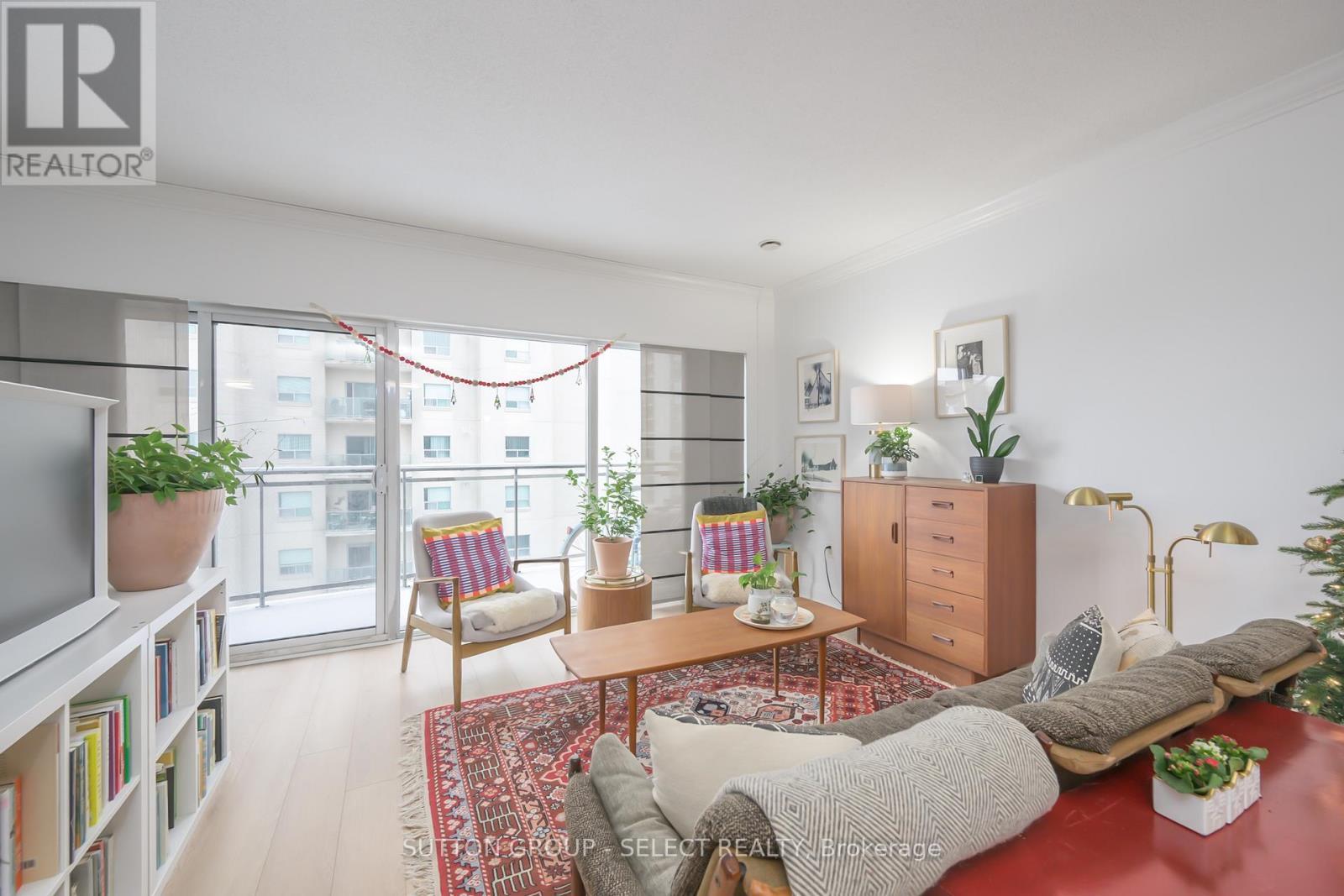 903 - 544 Talbot Street, London East (East E), ON - Indoor Photo Showing Living Room