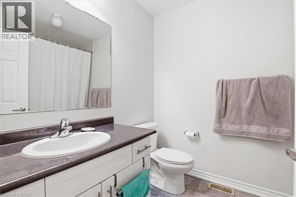 162 West Oak Trail, Kitchener, ON - Indoor Photo Showing Bathroom