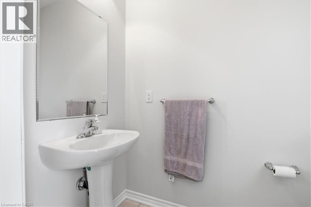 162 West Oak Trail, Kitchener, ON - Indoor Photo Showing Bathroom