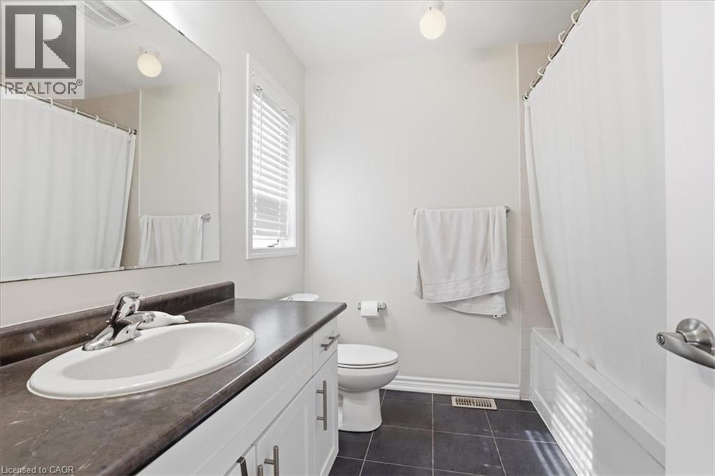 162 West Oak Trail, Kitchener, ON - Indoor Photo Showing Bathroom