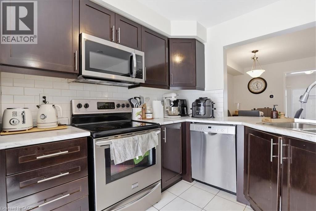 162 West Oak Trail, Kitchener, ON - Indoor Photo Showing Kitchen