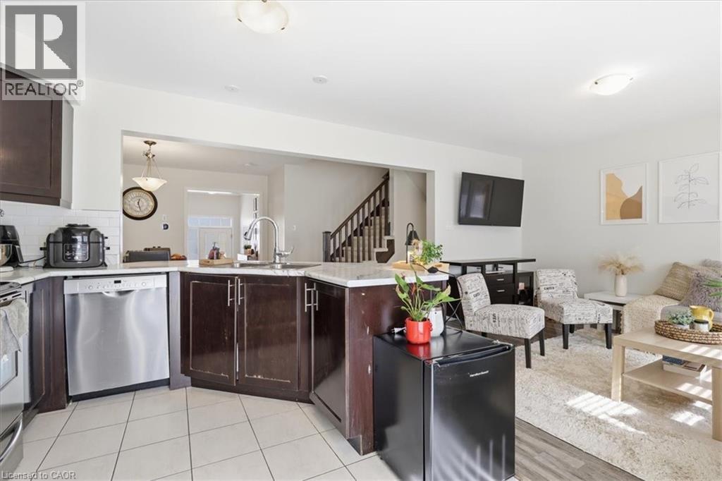 162 West Oak Trail, Kitchener, ON - Indoor Photo Showing Kitchen