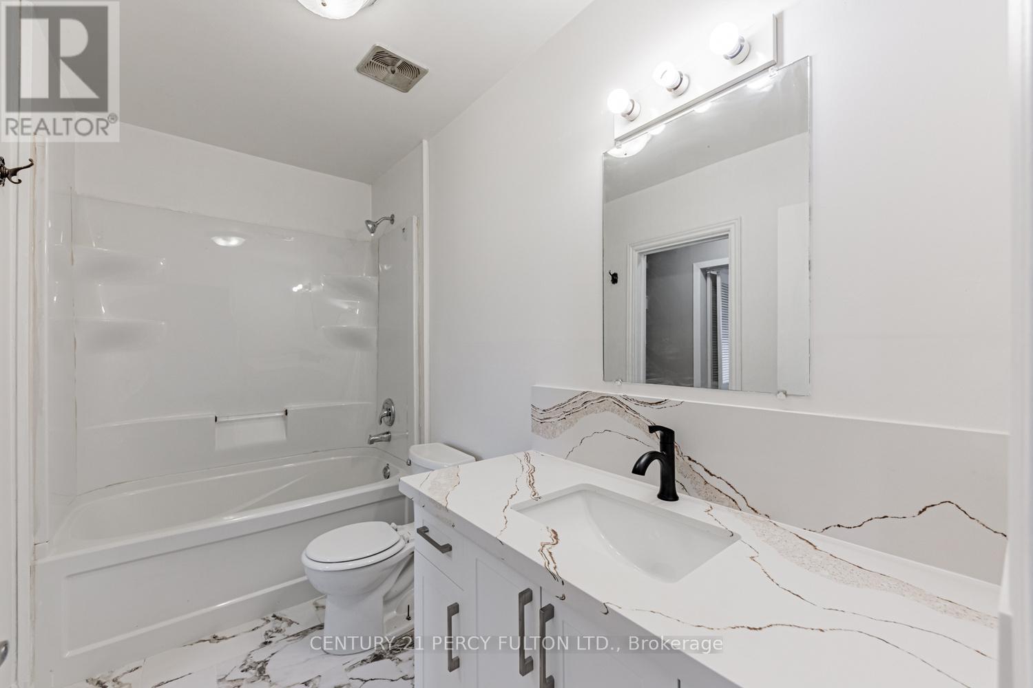 55 Glovers Road E, Oshawa, ON - Indoor Photo Showing Bathroom