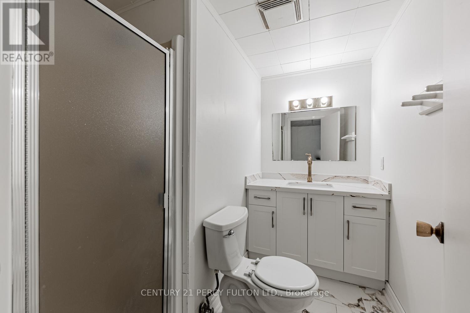 55 Glovers Road E, Oshawa, ON - Indoor Photo Showing Bathroom