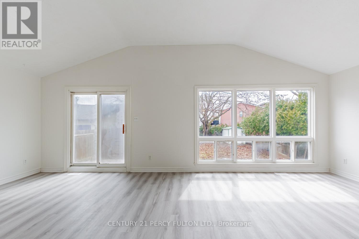 55 Glovers Road E, Oshawa, ON - Indoor