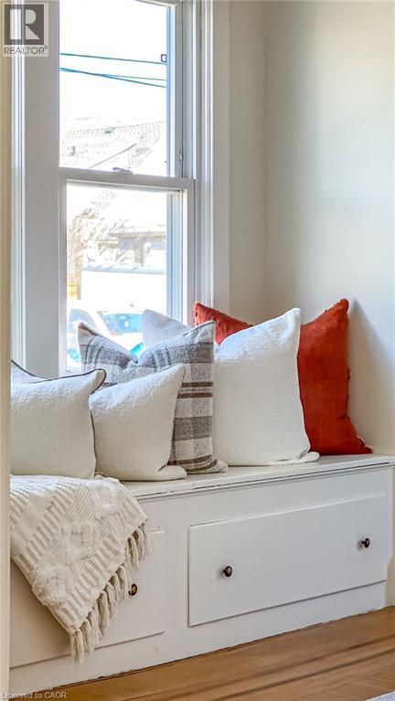 58 Edgemont Street N, Hamilton, ON - Indoor