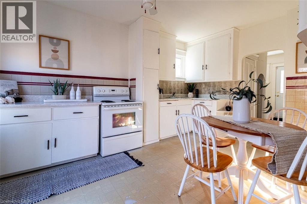 58 Edgemont Street N, Hamilton, ON - Indoor Photo Showing Other Room