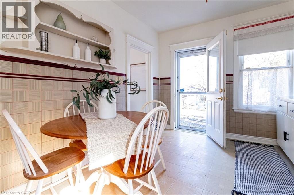 58 Edgemont Street N, Hamilton, ON - Indoor Photo Showing Dining Room