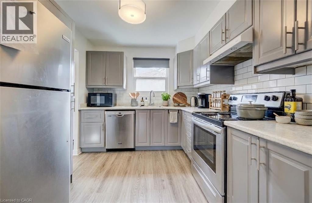 184 Westcourt Place, Waterloo, ON - Indoor Photo Showing Kitchen With Stainless Steel Kitchen