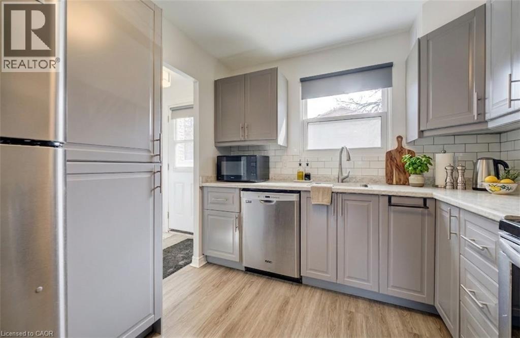 184 Westcourt Place, Waterloo, ON - Indoor Photo Showing Kitchen