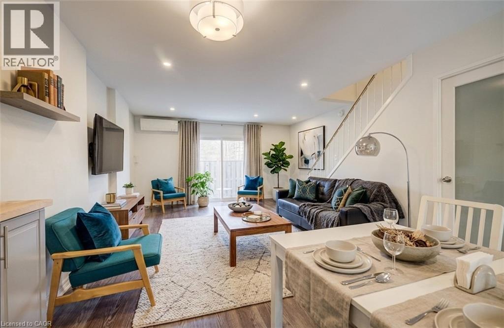 184 Westcourt Place, Waterloo, ON - Indoor Photo Showing Living Room