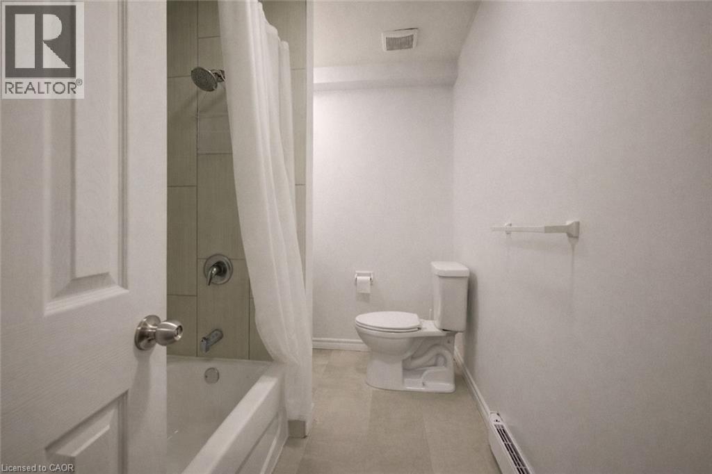 184 Westcourt Place, Waterloo, ON - Indoor Photo Showing Bathroom