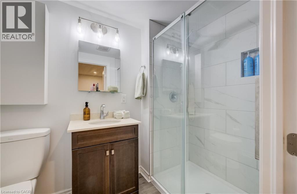 184 Westcourt Place, Waterloo, ON - Indoor Photo Showing Bathroom
