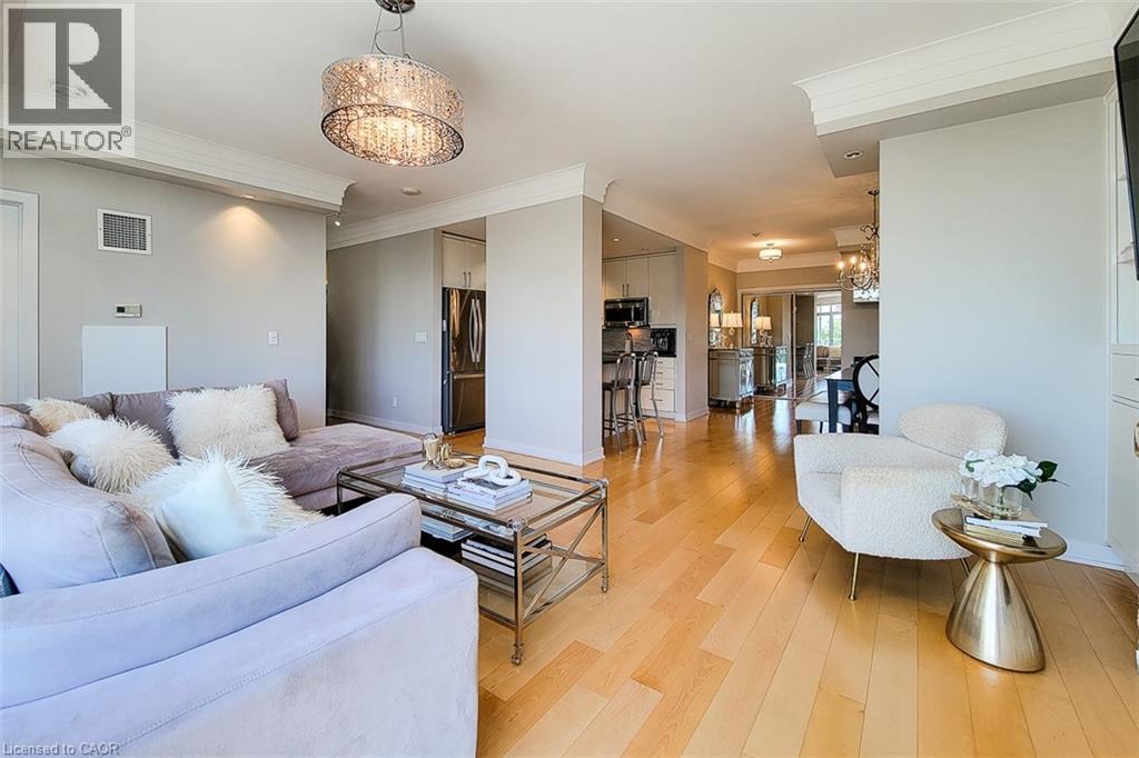 551 Maple Avenue Unit# 607, Burlington, ON - Indoor Photo Showing Living Room