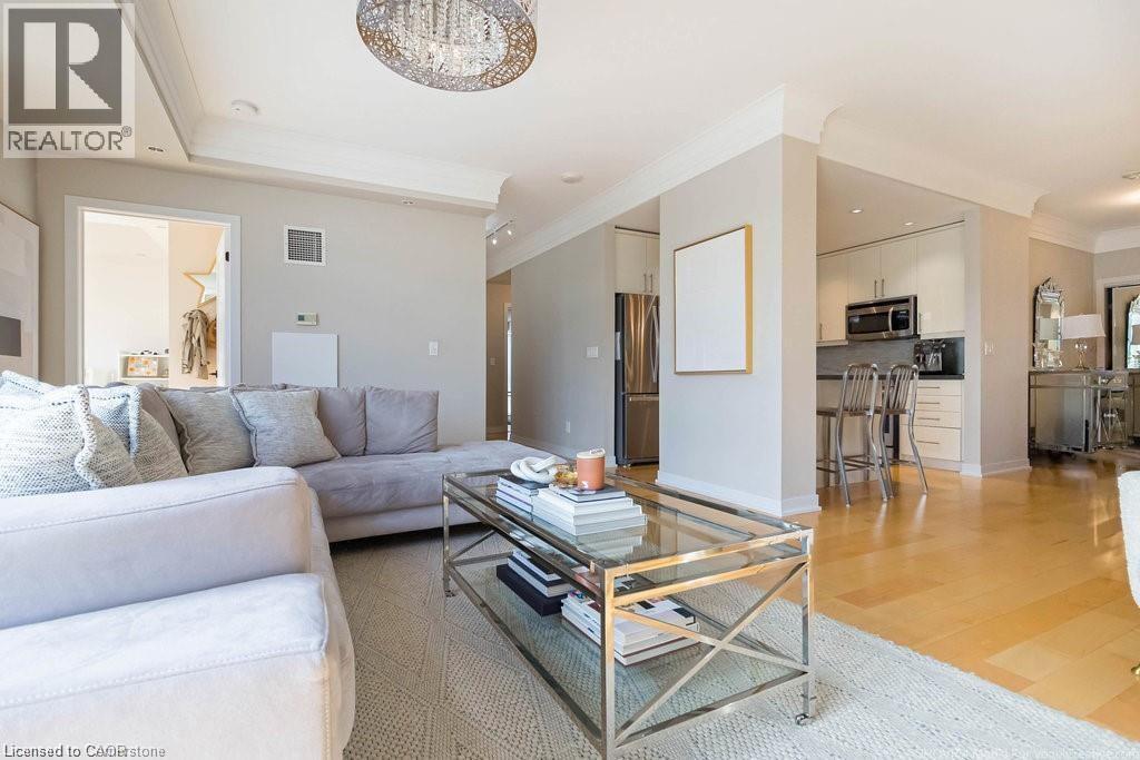 551 Maple Avenue Unit# 607, Burlington, ON - Indoor Photo Showing Living Room