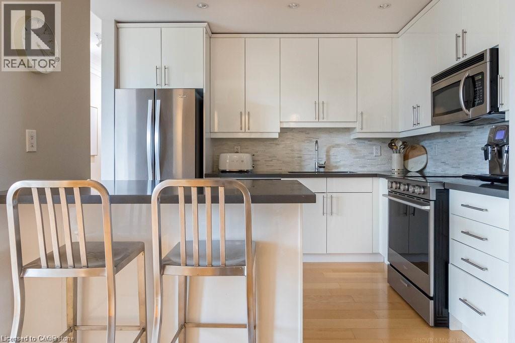 551 Maple Avenue Unit# 607, Burlington, ON - Indoor Photo Showing Kitchen With Upgraded Kitchen