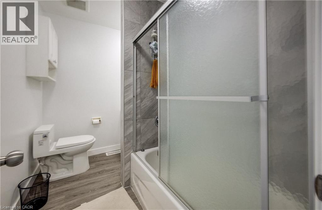 174 Westcourt Place, Waterloo, ON - Indoor Photo Showing Bathroom