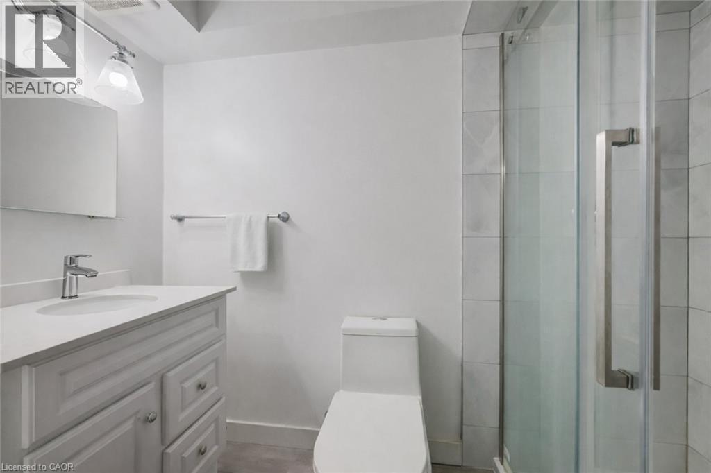 174 Westcourt Place, Waterloo, ON - Indoor Photo Showing Bathroom