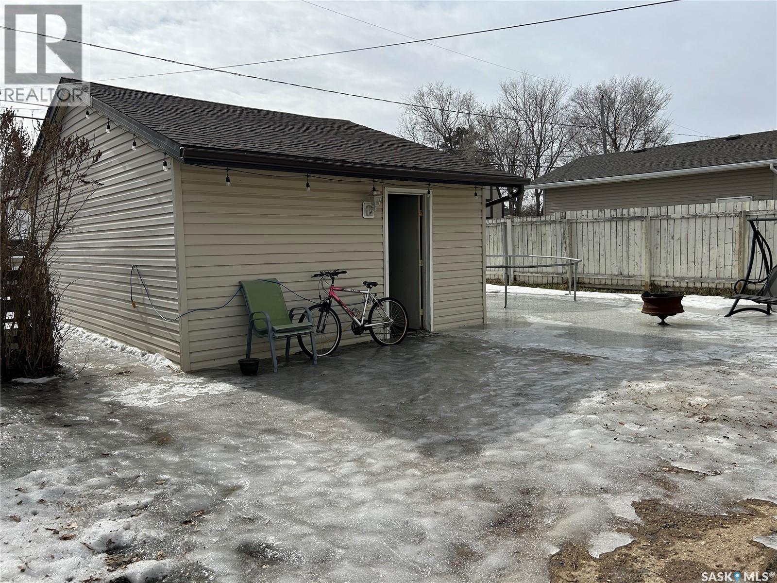 918 Albert Street, Estevan, SK - Outdoor