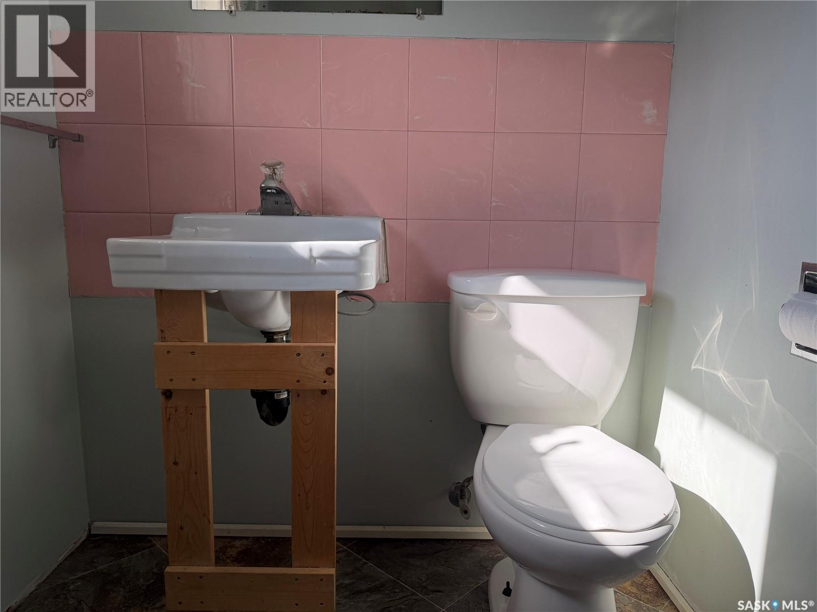 918 Albert Street, Estevan, SK - Indoor Photo Showing Bathroom