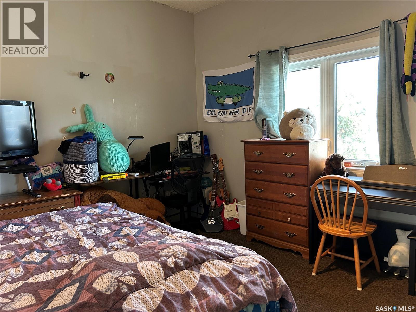 918 Albert Street, Estevan, SK - Indoor Photo Showing Bedroom